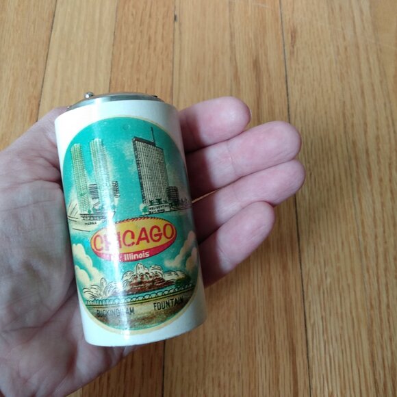 Vintage Salt and Pepper Shakers Chicago Illinois Souvenir Wood S&P Retro Kitchen - Picture 9 of 10